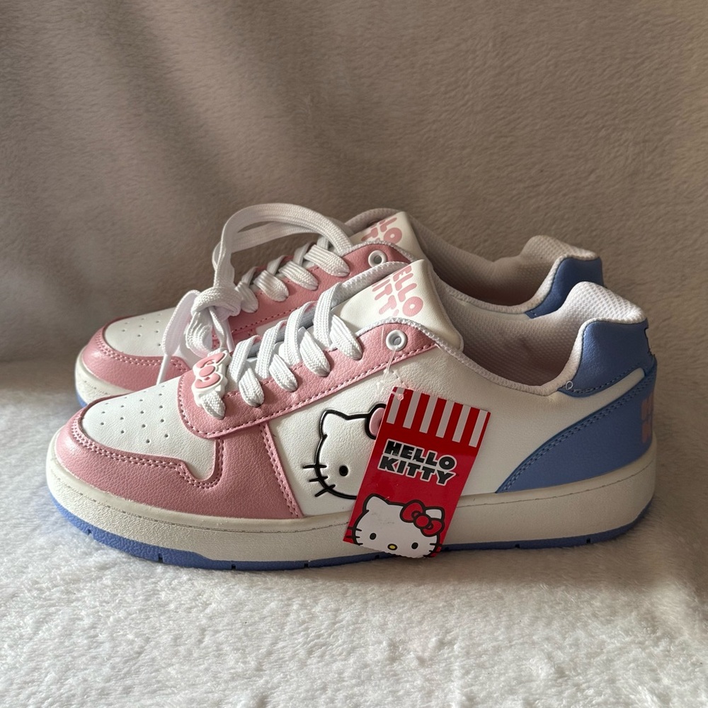 Hello Kitty White and Pink Women’s Size 10 Lace Up‎ Shoes New - Picture 4 of 10